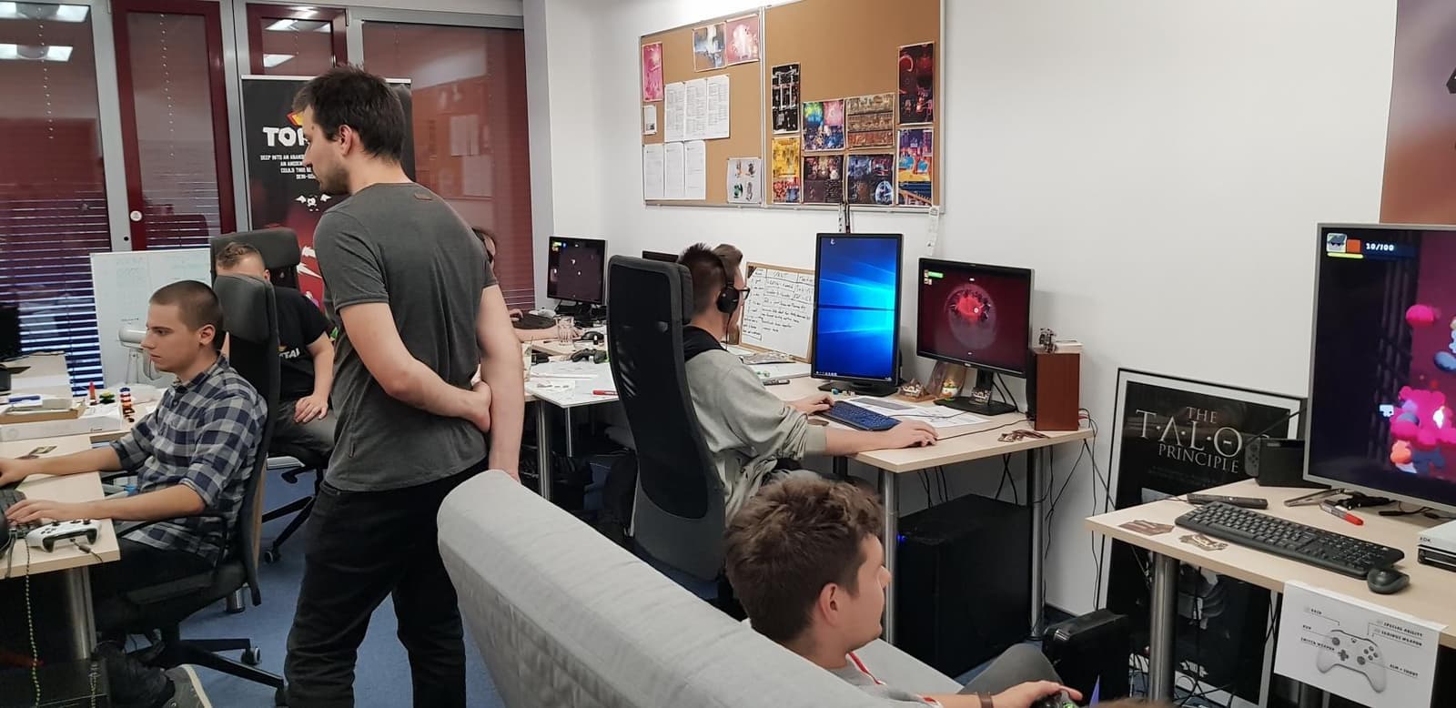 Изображение из объявления Steam